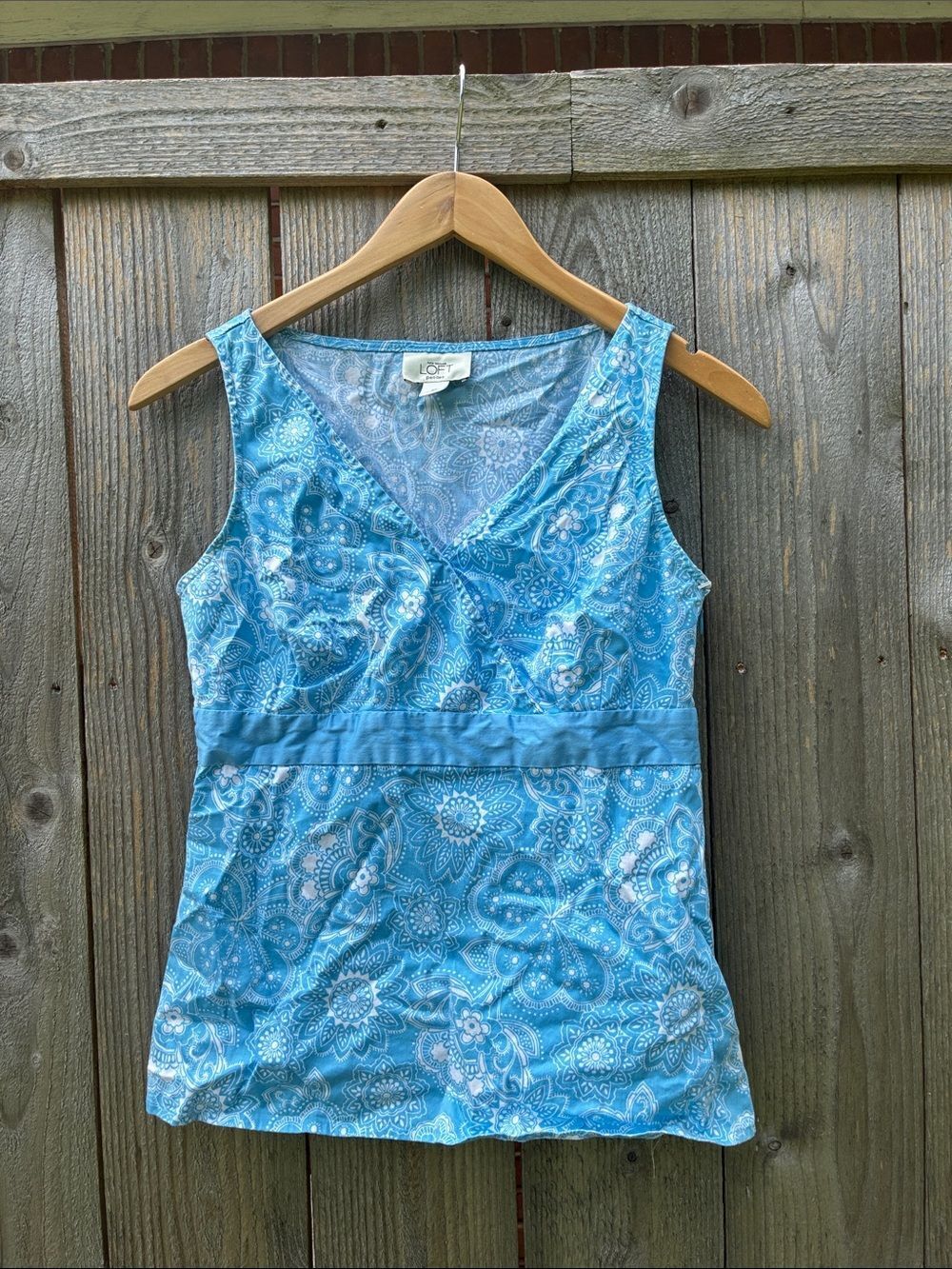 LOFT Petites Cotton Light Blue Paisley Sleeveless V-Neck Top